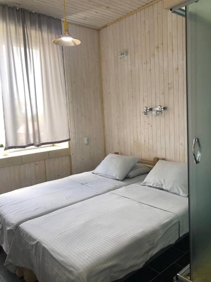 Baron Munchausen Guest House كاميانيتس - بوديلسكيي المظهر الخارجي الصورة