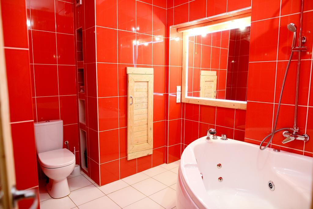 Baron Munchausen Guest House كاميانيتس - بوديلسكيي المظهر الخارجي الصورة