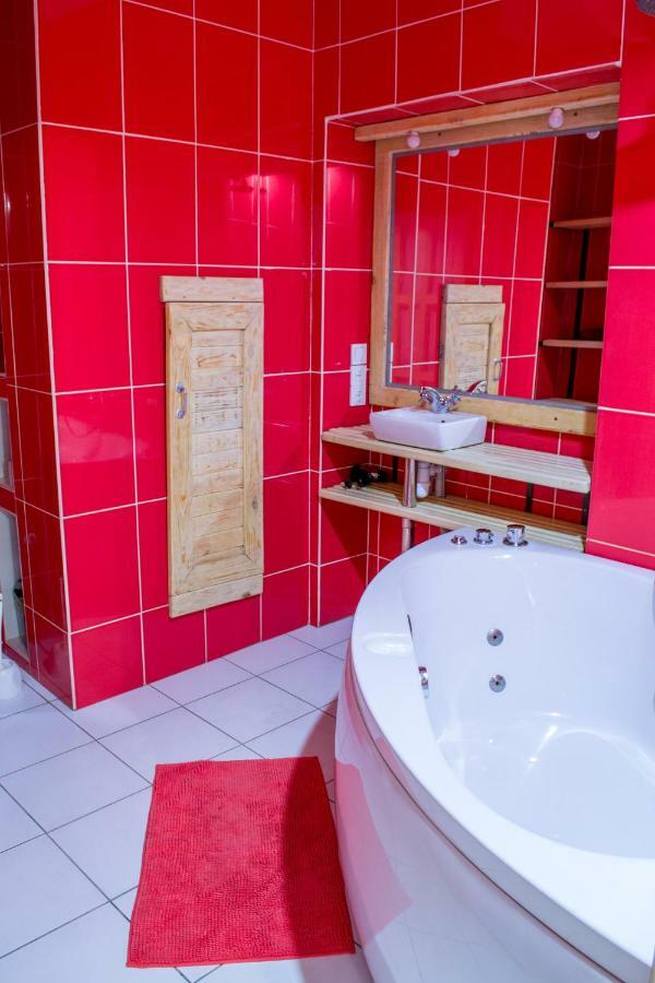Baron Munchausen Guest House كاميانيتس - بوديلسكيي المظهر الخارجي الصورة